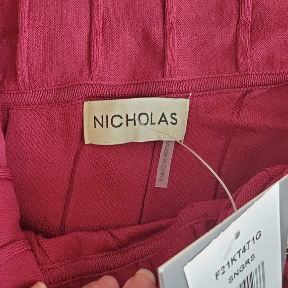 NICHOLAS Aglaia Drop Shoulder Long Sleeve Brooch Top Sangria Size XS - Picture 9 of 10